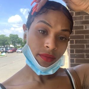 Meet your Posher, Kayla